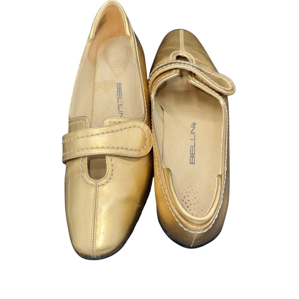 Bellini These vintage-style metallic gold loafers. Strap Closure 9.5 M